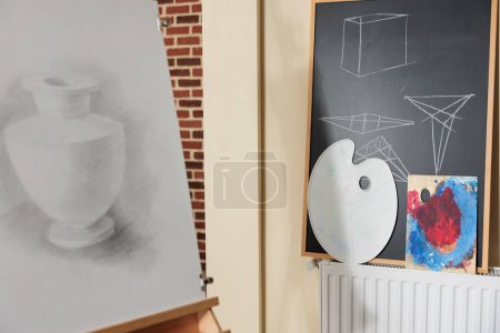 Photo for Creative hobbies, arts and crafts for adults. Wooden easel with sketch of vase in art classroom interior, nobody. Learning how to create realistic still life drawings with graphite pencil - Royalty Free Image
