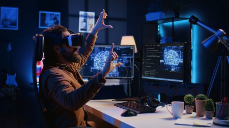 Informatiker mit VR-Brille geraten in Panik, nachdem KI Allwissenheit erlangt, werfen Brillen und programmieren Firewall. Programmierer in Angst vor künstlicher Intelligenz, Kamera B