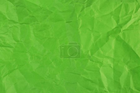 Fondo de textura de papel agrupado verde, cartón retorcido y material rugoso, papel grueso plegable oscuro y brillante.