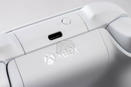 Téléchargez les photos : Xbox Series S game controller close up - 30 Août, 2023 - Dnipro, Ukraine. - en image libre de droit