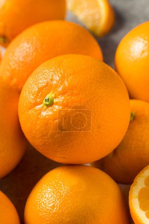 Foto de Fruta cítrica de naranja orgánica cruda lista para comer - Imagen libre de derechos