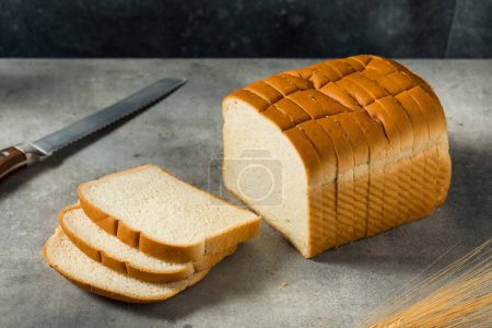 Téléchargez les photos : Organic Whole Wheat White Bread Cut into Slices - en image libre de droit