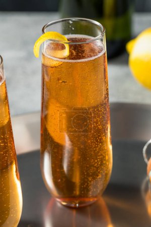Foto de Boozy Refreshing French Kir Royale Champagne Cocktail with Lemon and Cassis - Imagen libre de derechos