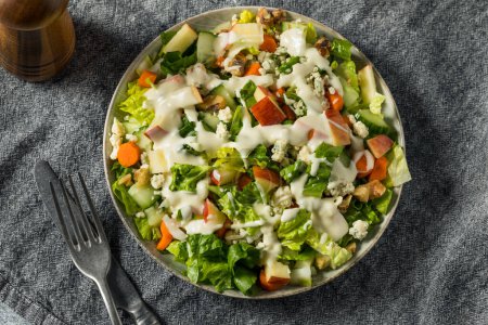 Téléchargez les photos : Homemade Healthy Blue Cheese Salad with Walnuts and Apples - en image libre de droit
