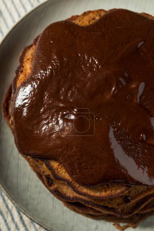 Téléchargez les photos : Gourmet Homemade Chocolate Pancakes With Ganache Sauce - en image libre de droit