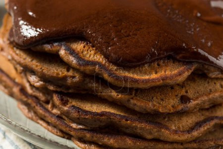 Foto de Gourmet Homemade Chocolate Pancakes With Ganache Sauce - Imagen libre de derechos