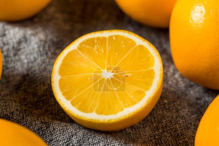 Téléchargez les photos : Homemade Organic Yellow Meyer Lemons in a Bunch - en image libre de droit