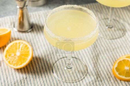 Téléchargez les photos : Boozy Refreshing Meyer Lemon Drop Martini with a Sugar Rim - en image libre de droit