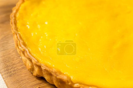 Téléchargez les photos : Homemade Meyer Lemon Tart Pastry for Dessert - en image libre de droit