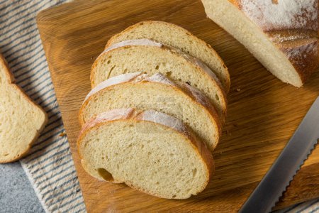Téléchargez les photos : Homemade French White Bread Loaf Ready to Eat - en image libre de droit