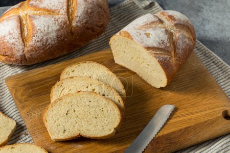Téléchargez les photos : Homemade French White Bread Loaf Ready to Eat - en image libre de droit