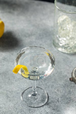 Téléchargez les photos : Boozy Refreshing Gin Turf Club Martini with Maraschino and Vermouth - en image libre de droit