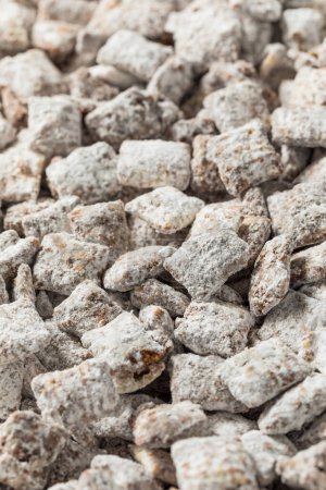 Téléchargez les photos : Homemade Sweet Muddy Buddy Puppy Chow with Peanut Butter and Chocolate - en image libre de droit