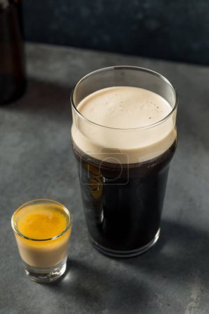 Foto de Boozy Irish Bomb Shot Cocktail with Stout Beer for St Patricks Day - Imagen libre de derechos