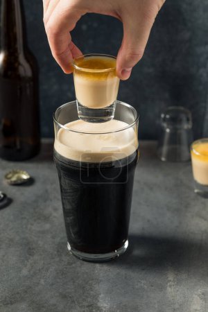 Téléchargez les photos : Boozy Irish Bomb Shot Cocktail with Stout Beer for St Patricks Day - en image libre de droit