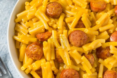 Foto de Hot Dog Macaroni and Cheese Meal in a Bowl - Imagen libre de derechos