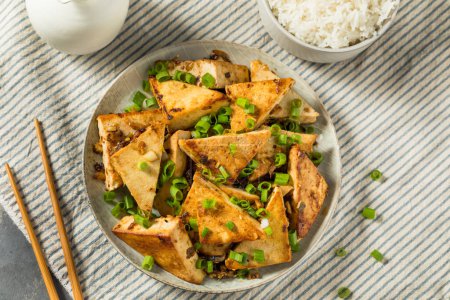 Téléchargez les photos : Asiatique maison citronnelle tofu plat avec riz - en image libre de droit