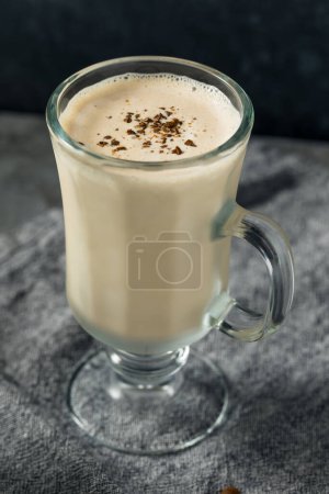 Téléchargez les photos : Frozen Boozy Irish Coffee Milkshake avec Whisky et crème - en image libre de droit