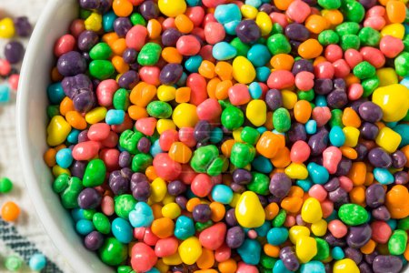 Foto de Azúcar dulce arco iris nerd caramelo en un tazón - Imagen libre de derechos
