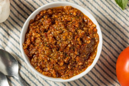 Téléchargez les photos : Homemade Red Tomato Pesto Sauce in a Bowl - en image libre de droit