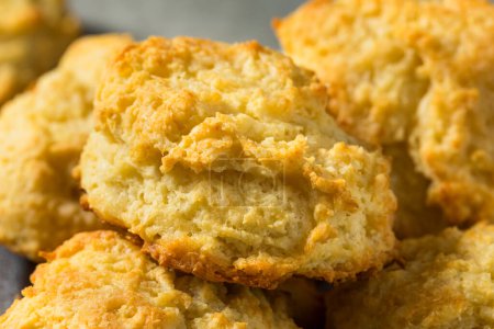 Téléchargez les photos : Biscuits faits maison au babeurre prêts à manger - en image libre de droit