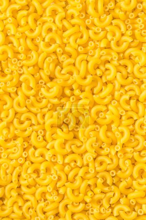 Téléchargez les photos : Nouilles Macaroni crues bio non cuites dans un bol - en image libre de droit