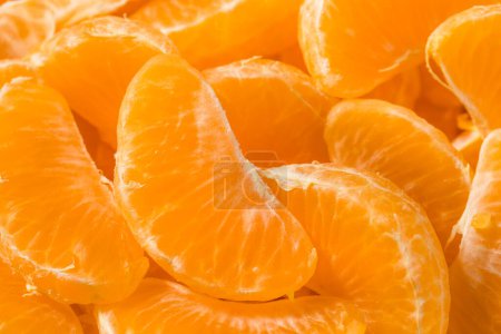 Téléchargez les photos : Oranges mandarines pelées crues biologiques prêtes à manger - en image libre de droit