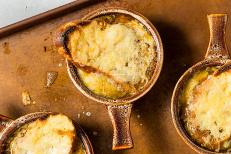 Téléchargez les photos : Soupe à l'oignon française maison au fromage et pain - en image libre de droit