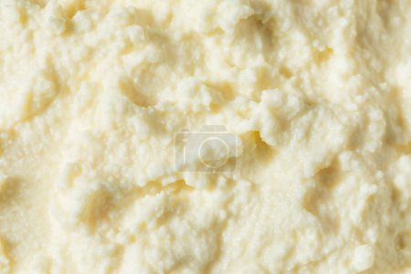 Téléchargez les photos : Fromage Ricotta au lait entier blanc dans un bol - en image libre de droit