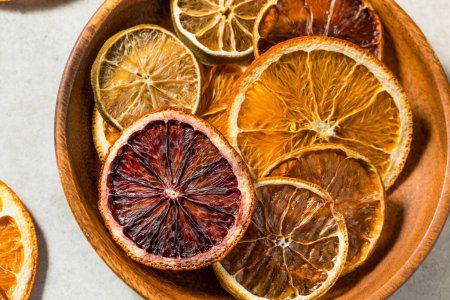 Téléchargez les photos : Agrumes déshydratés séchés sains aux oranges citron vert et citron - en image libre de droit