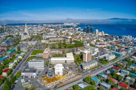 Téléchargez les photos : Vue Aérienne De Reykjavik, Le Métro Urbain D'islande En Croissance Rapide - en image libre de droit