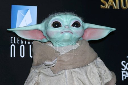 Téléchargez les photos : LOS ANGELES - 25 OCT : Baby Yoda au 50e Saturn Awards - Arrivée au Marriott Convention Center le 25 octobre 2022 à Burbank, CA - en image libre de droit