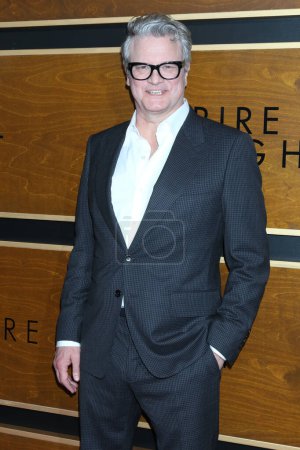 Foto de LOS ÁNGELES - DIC 1: Colin Firth en el estreno de Empire of Light Los Angeles en el Samuel Goldwyn Theater el 1 de diciembre de 2022 en Beverly Hills, CA - Imagen libre de derechos