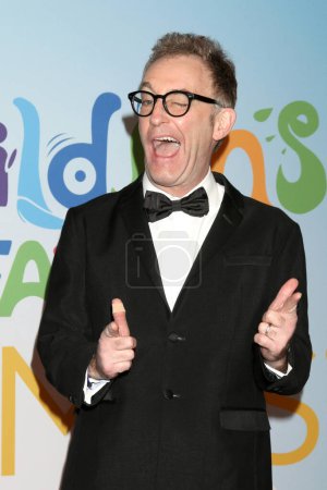 Foto de LOS ÁNGELES - DIC 11: Tom Kenny en los Premios Emmy Infantiles y Familiares 2022 - Llegadas al Teatro Ebell el 11 de diciembre de 2022 en Los Ángeles, CA - Imagen libre de derechos
