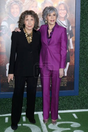 Téléchargez les photos : LOS ANGELES - JAN 31:  Lily Tomlin, Jane Fonda at the 80 for Brady Los Angeles Premiere at the Village Theater on January 31, 2023 in Westwood, CA - en image libre de droit