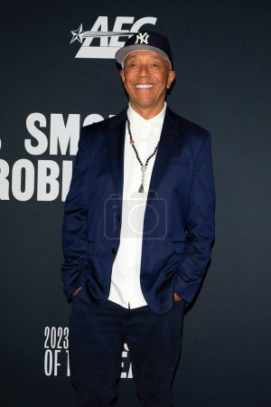 Foto de LOS ANGELES - DEC 3:  Russell Simmons at the 2023 MusiCares Persons of the Year at the Los Angeles Convention Center on February 3, 2023 in Los Angeles, CA - Imagen libre de derechos