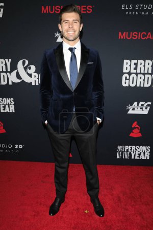 Foto de LOS ANGELES - DEC 3:  Zach Shallgross at the 2023 MusiCares Persons of the Year at the Los Angeles Convention Center on February 3, 2023 in Los Angeles, CA - Imagen libre de derechos