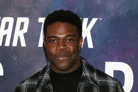 Foto de LOS ANGELES - FEB 9:  Sam Richardson at the Picard Season Three Premiere at the TCL Chinese Theater IMAX on February 9, 2023 in Los Angeles, CA - Imagen libre de derechos