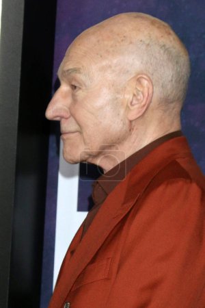 Foto de LOS ANGELES - FEB 9:  Sir Patrick Stewart at the Picard Season Three Premiere at the TCL Chinese Theater IMAX on February 9, 2023 in Los Angeles, CA - Imagen libre de derechos