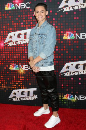 Foto de LOS ANGELES - NOV 3:  Aidan Bryant at the America's Got Talent: All-Stars Red Carpet at CBS Studio Center on November 3, 2022 in Los Angeles, CA - Imagen libre de derechos