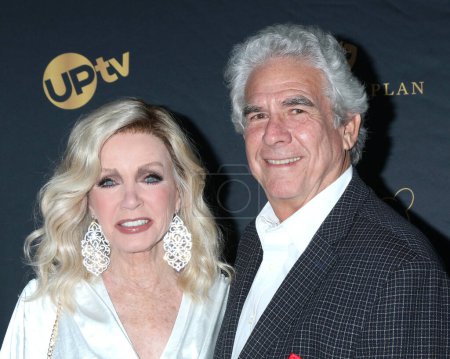 Foto de LOS ANGELES - FEB 10:  Donna Mills at the 30th Movieguide Awards at the Avalon Hollywood on February 10, 2023 in Los Angeles, CA - Imagen libre de derechos
