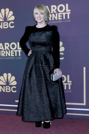 Foto de LOS ANGELES - MAR 2:  Melissa Rauch at the Carol Burnett  - 90 Years of Laughter and Love Special Taping for NBC at the Avalon Hollywood on March 2, 2023 in Los Angeles, CA - Imagen libre de derechos