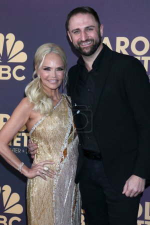 Photo for LOS ANGELES - MAR 2:  Kristin Chenoweth, Josh Bryant at the Carol Burnett  - 90 Years of Laughter and Love Special Taping for NBC at the Avalon Hollywood on March 2, 2023 in Los Angeles, CA - Royalty Free Image