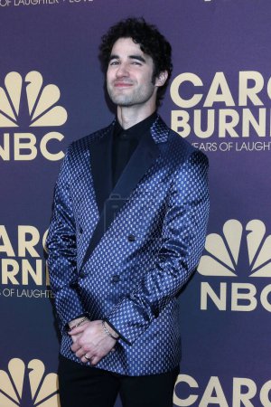 Téléchargez les photos : LOS ANGELES - MAR 2:  Darren Criss at the Carol Burnett  - 90 Years of Laughter and Love Special Taping for NBC at the Avalon Hollywood on March 2, 2023 in Los Angeles, CA - en image libre de droit