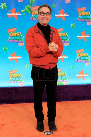 Foto de LOS ÁNGELES - MAR 4: Tom Kenny en los Kids Choice Awards 2023 en el Microsoft Theater el 4 de marzo de 2023 en Los Ángeles, CA - Imagen libre de derechos