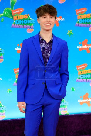 Foto de LOS ÁNGELES - MAR 4: Owen Holt en los Kids Choice Awards 2023 en el Microsoft Theater el 4 de marzo de 2023 en Los Ángeles, CA - Imagen libre de derechos