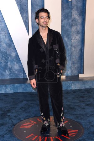 Foto de LOS ÁNGELES - 12 DE MARZO: Joe Jonas en la Vanity Fair Oscar Party 2023 en el Wallis Annenberg Center for the Performing Arts el 12 de marzo de 2023 en Beverly Hills, CA - Imagen libre de derechos