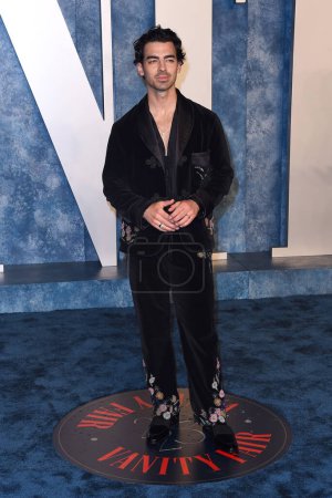 Téléchargez les photos : LOS ANGELES - MAR 12 : Joe Jonas à la Vanity Fair Oscar Party 2023 au Wallis Annenberg Center for the Performing Arts le 12 mars 2023 à Beverly Hills, CA - en image libre de droit