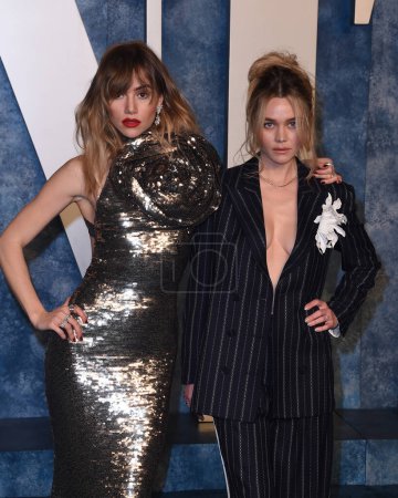 Photo for LOS ANGELES - MAR 12:  Suki Waterhouse, Immy Waterhouse at the 2023 Vanity Fair Oscar Party at the Wallis Annenberg Center for the Performing Arts on March 12, 2023 in Beverly Hills, CA - Royalty Free Image
