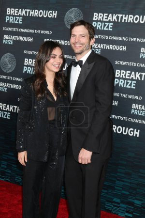 Photo for LOS ANGELES - APR 15:  Mila Kunis, Ashton Kutcher at the 9th Breakthrough Prize Ceremony Arrivals at the Academy Museum of Motion Pictures on April 15, 2023 in Los Angeles, CA - Royalty Free Image
